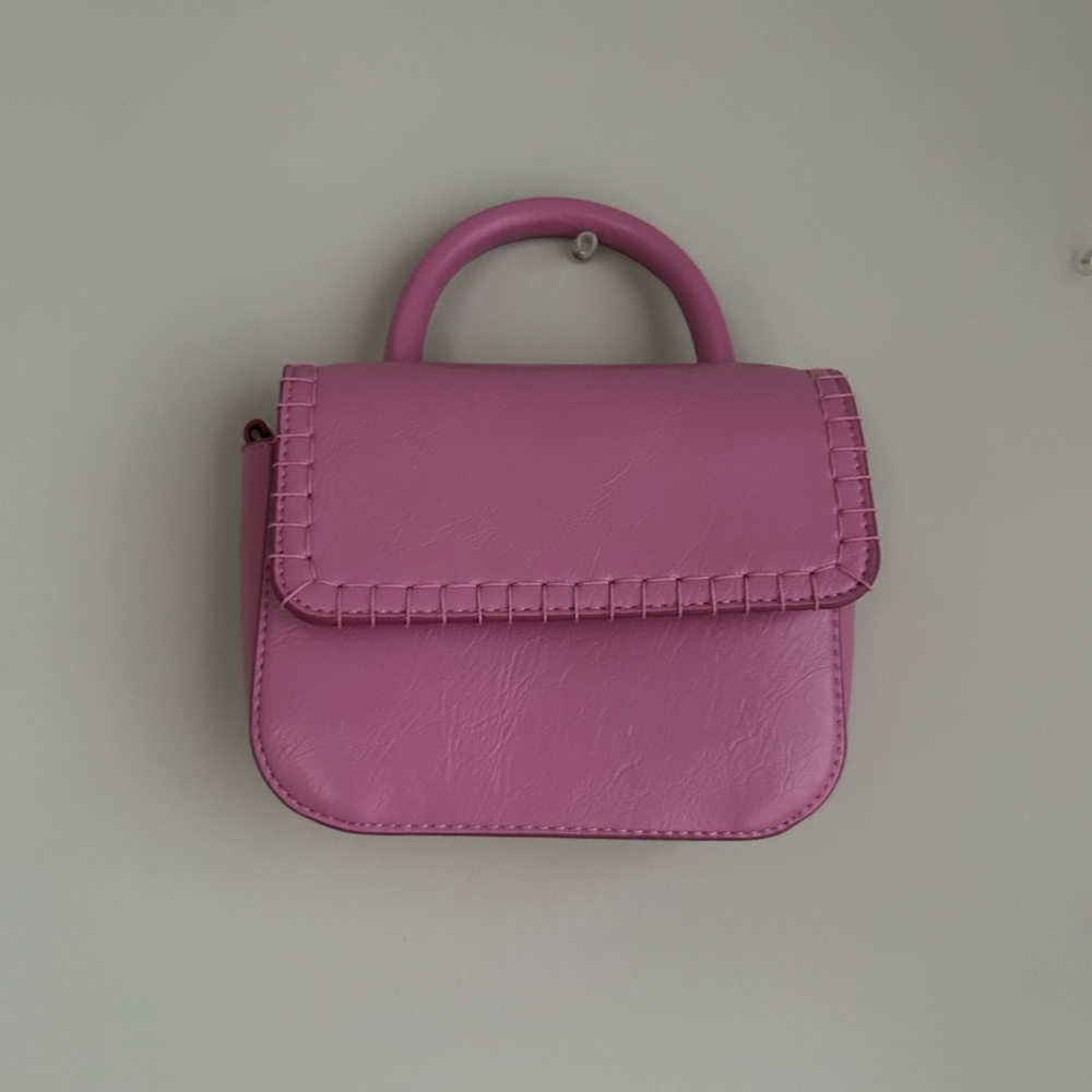 MINI MAGENTA PURSE WITH STRAPLESS STRAP